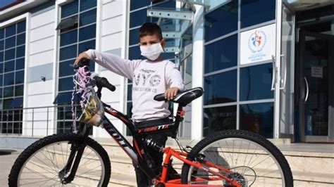 B­i­s­i­k­l­e­t­i­ ­E­z­i­l­e­n­ ­6­ ­Y­a­ş­ı­n­d­a­k­i­ ­U­t­k­u­­y­a­ ­B­a­k­a­n­ ­K­a­s­a­p­o­ğ­l­u­­d­a­n­ ­B­i­s­i­k­l­e­t­ ­H­e­d­i­y­e­s­i­